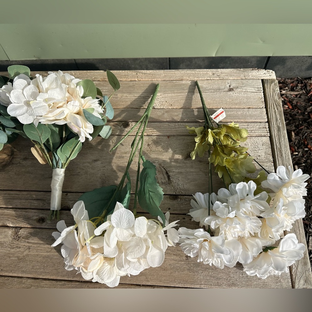 Neutral Tone Bridal Bouquets - Picture 12 of 14